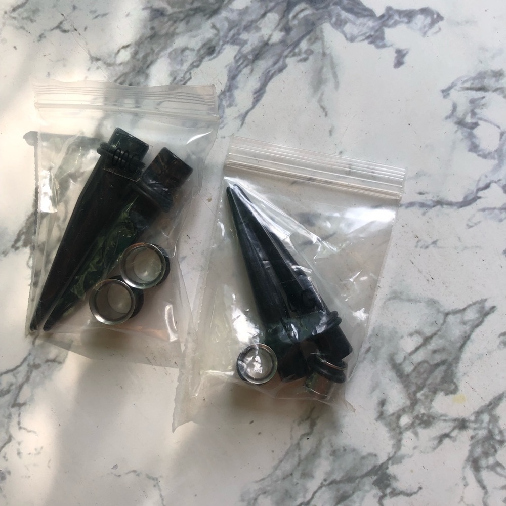 Gauge spacer + tunnel set of 2